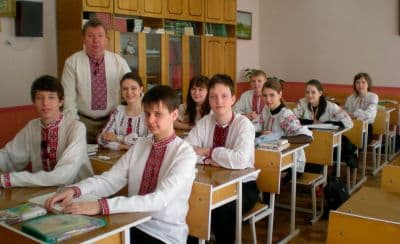 Архівне фото з літопису ліцею — 2002 рік