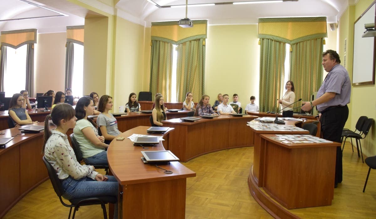 Учні ліцею на екскурсії в Київському національному університеті імені Тараса Шевченка — фото 2