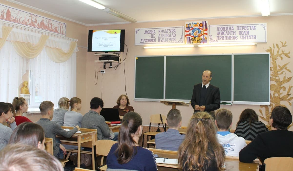 30 жовтня слухачі шкільних відділень осередків МАН стали учасниками засідання літературної студії, яка відбулася у БНВО «Ліцей – МАН».